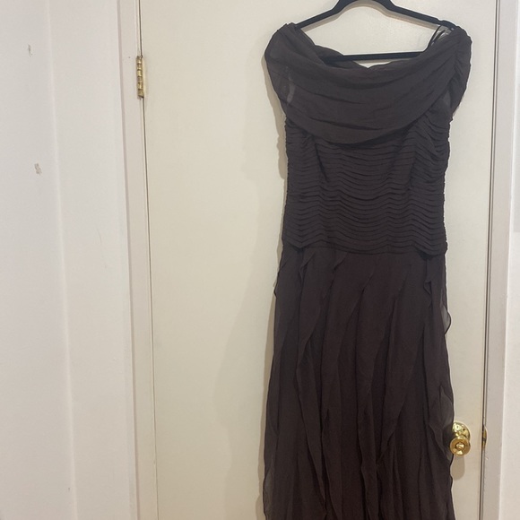 Tadashi evening gown - Picture 2 of 3